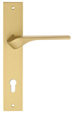 Дверная ручка на планке Extreza "AURA" 134 PL13-CYL-85 матовая латунь F02