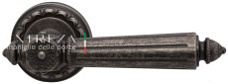 Дверная ручка на розетке "LEON" 303 R02 F45 Extreza