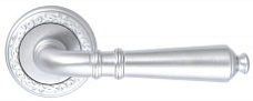Дверная ручка на розетке "PETRA" 304 R06 F05 Extreza